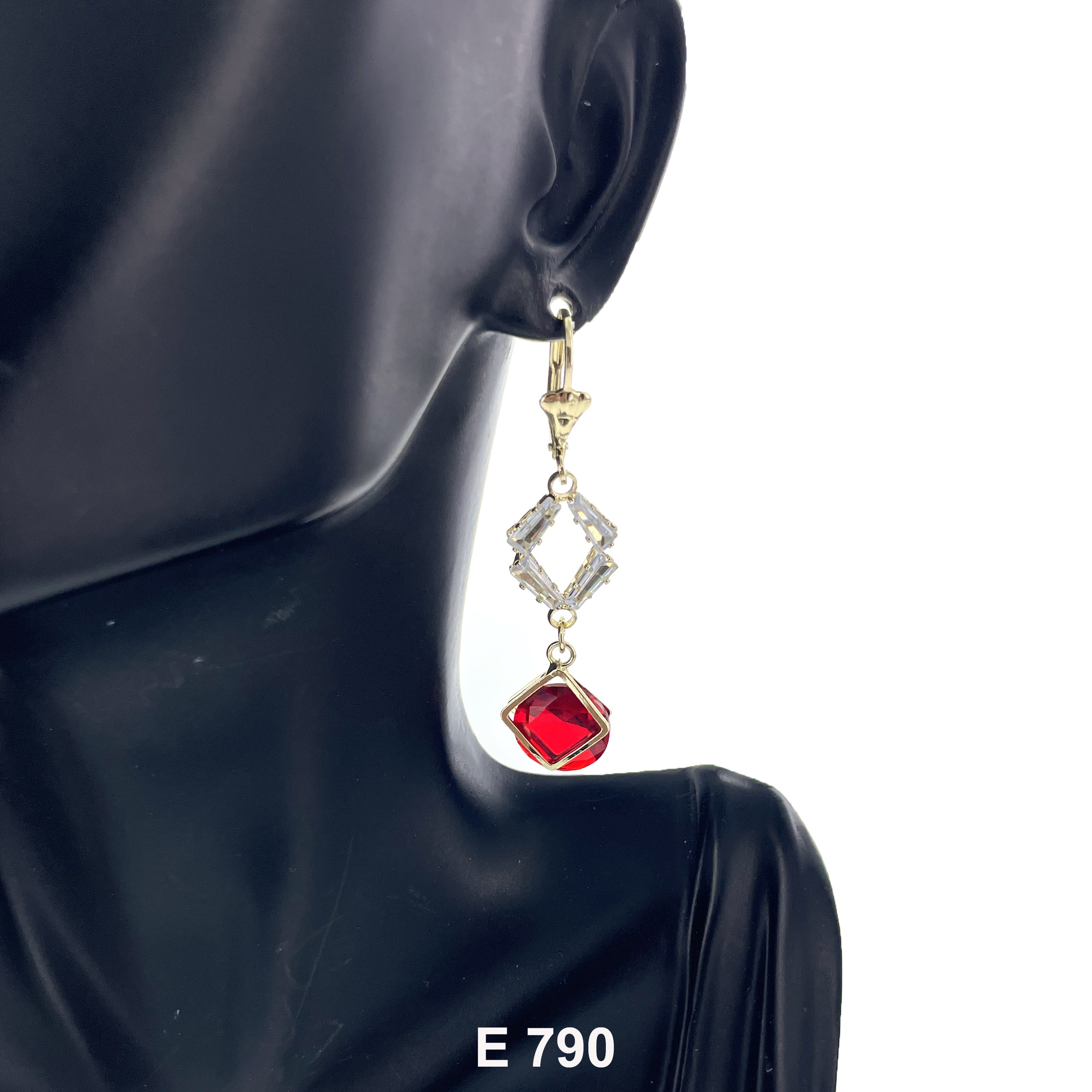 Duck Paw Round Stoned Earring E 790