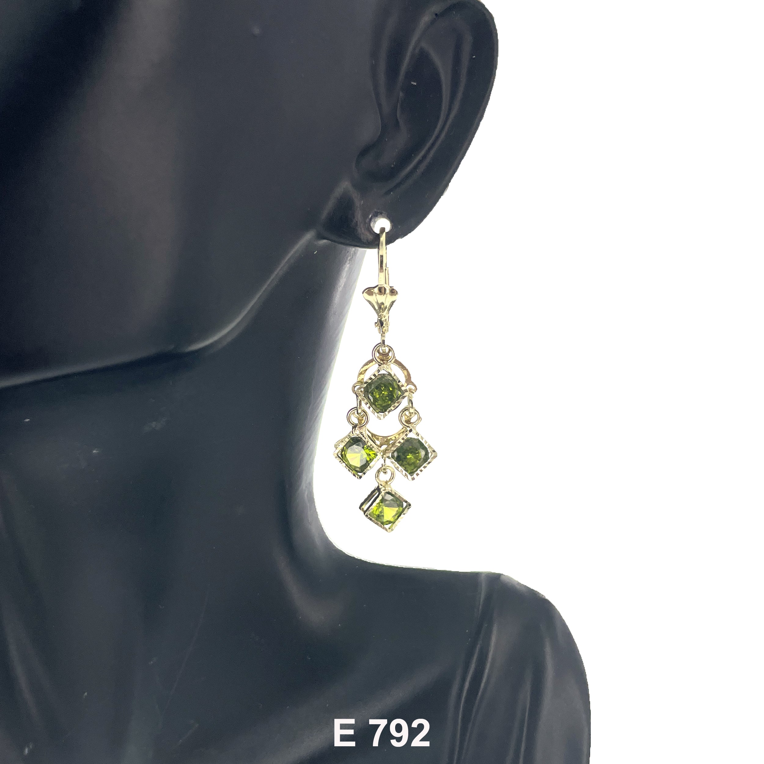 Duck Paw Square Stoned Earring E 792