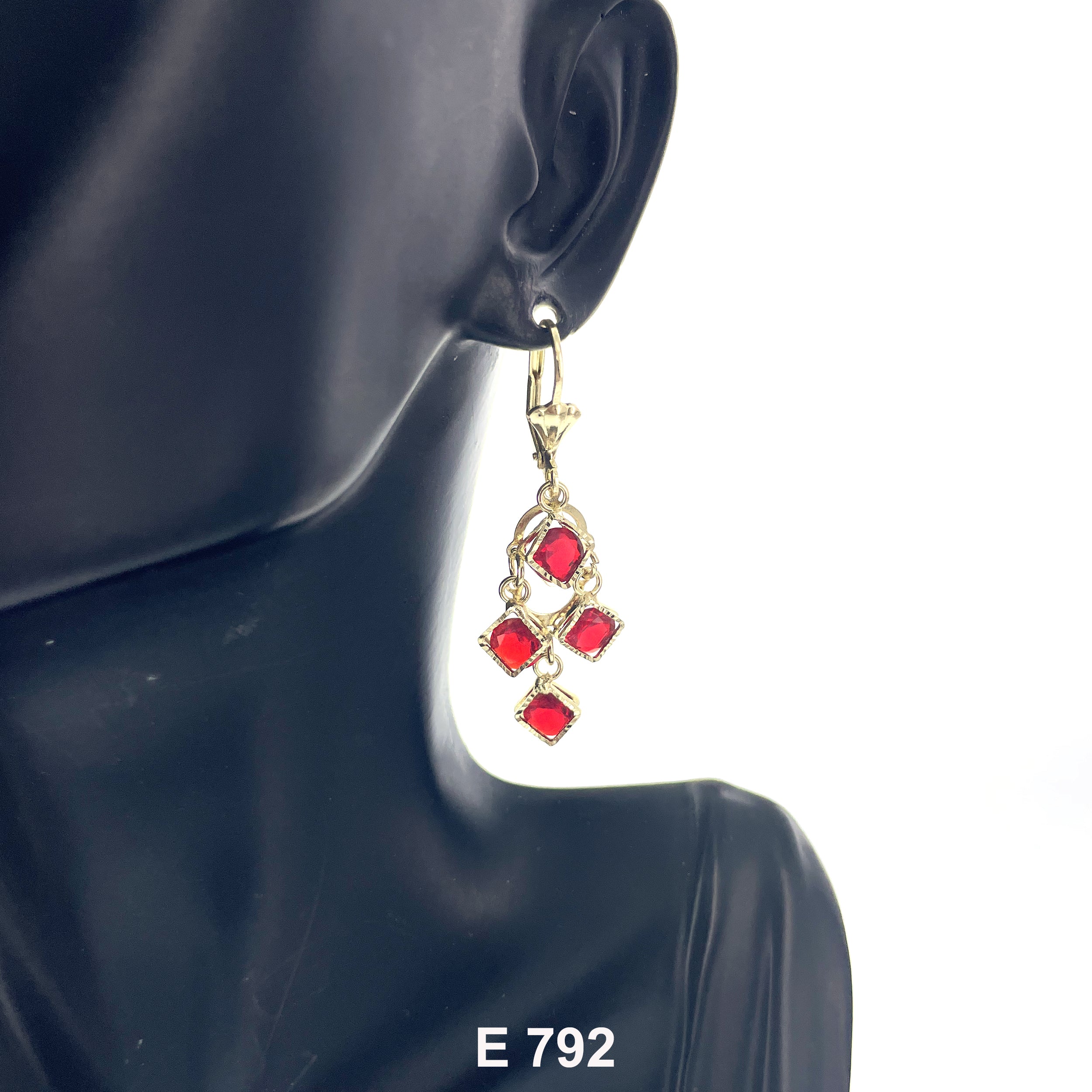 Duck Paw Square Stoned Earring E 792