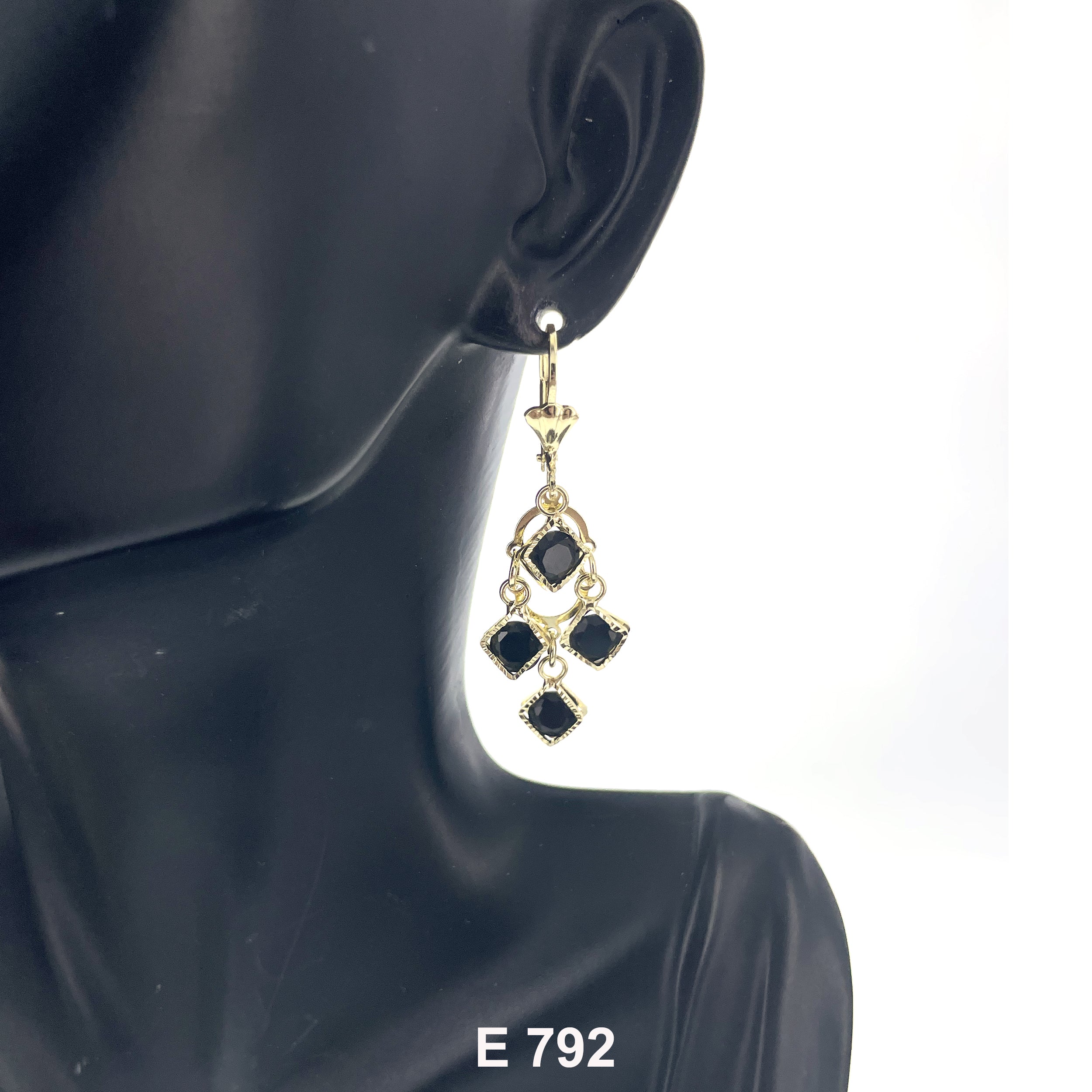 Duck Paw Square Stoned Earring E 792